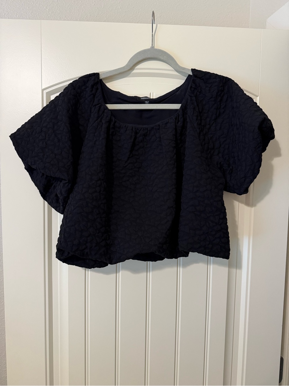 mittoshop Black Textured Puff-Sleeve Crop Top